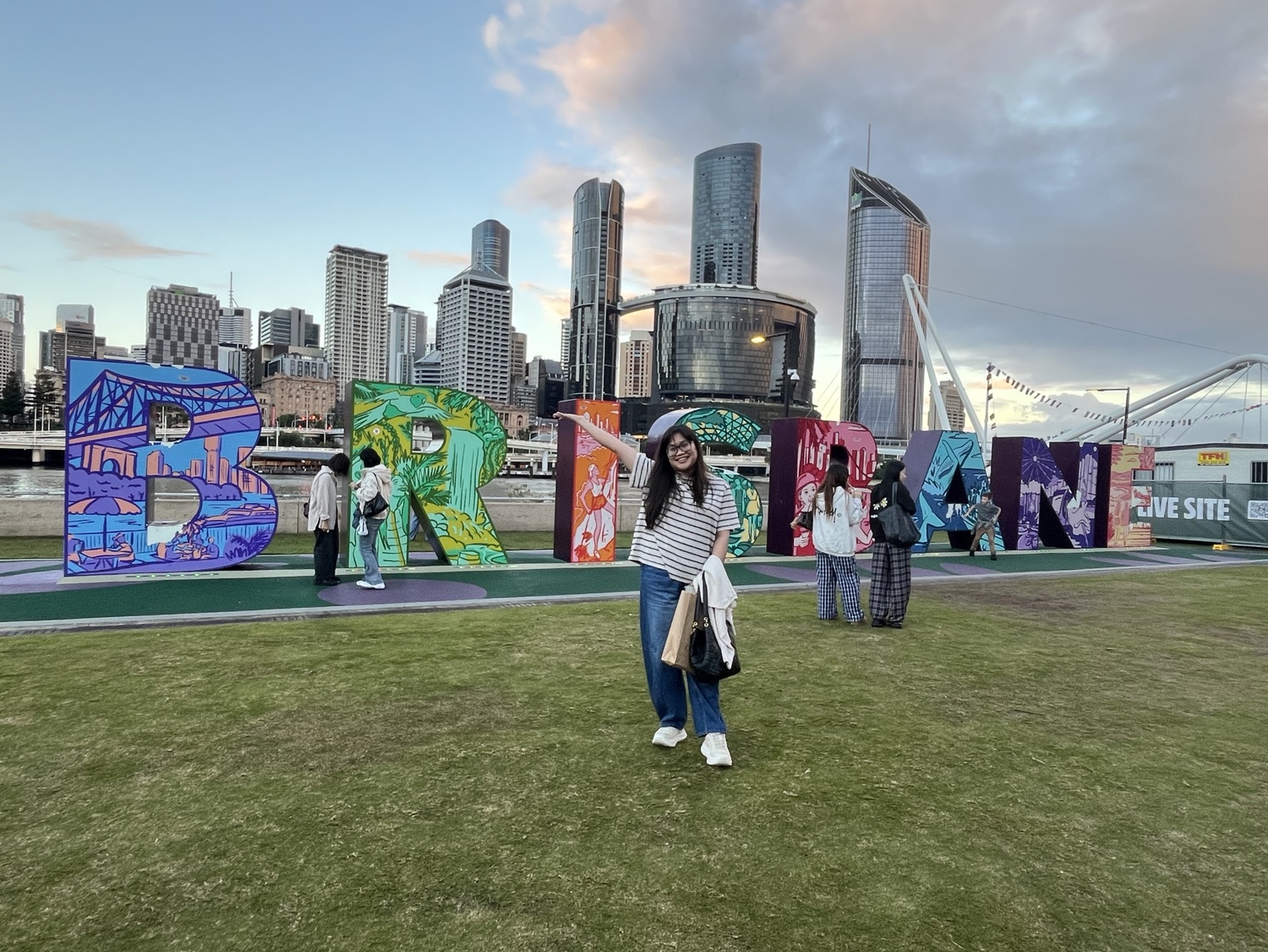 Mariel exploring Brisbane during her visit to Australia